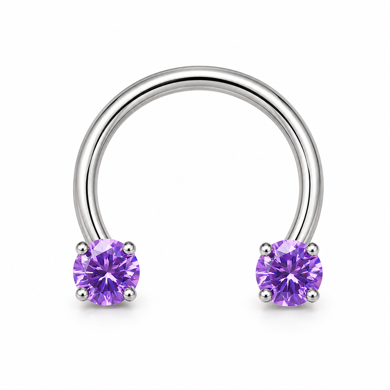 Fer a cheval septum argente 2 zircons violets griffes - fond blanc