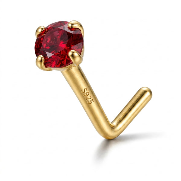 Clou en L argent S925 dore zircon rouge rubis solitaire — fond blanc