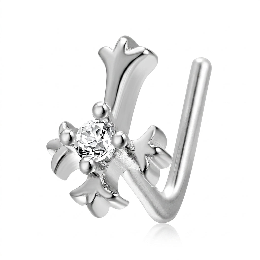 Clou en L argente croix florale baroque zircon central — fond blanc
