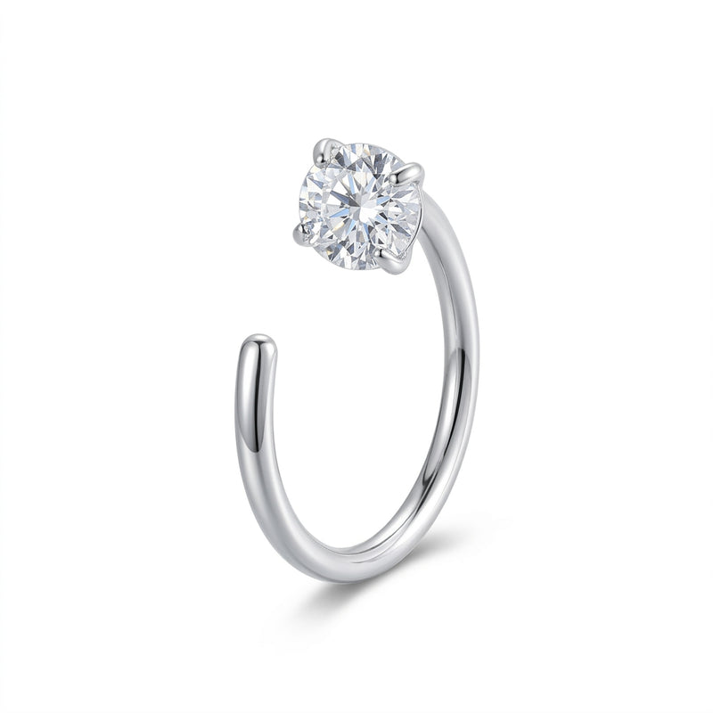 Anneau narine argente grand zircon solitaire — fond blanc