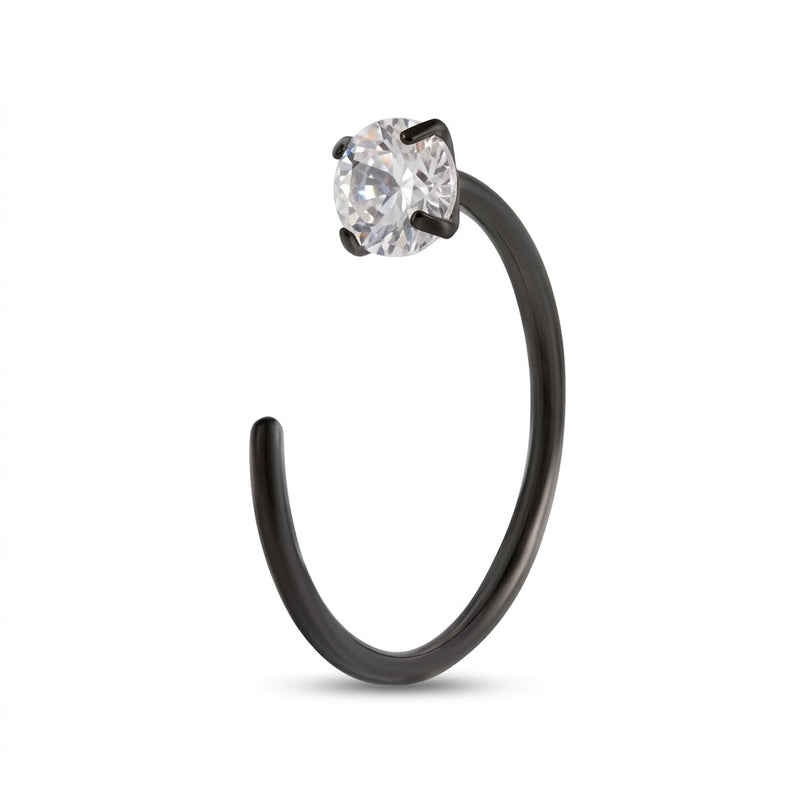 Anneau narine noir PVD zircon solitaire serti griffes — fond blanc