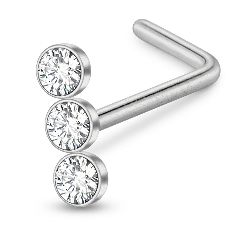 Clou en L argente triple zircon rond bezel empiles — fond blanc