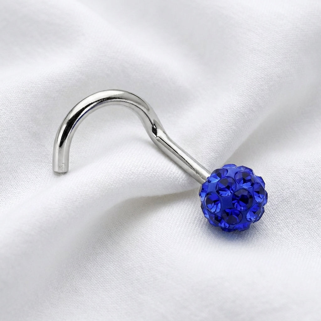 Vis nez argentee boule disco multi-strass bleu saphir — posee sur tissu blanc