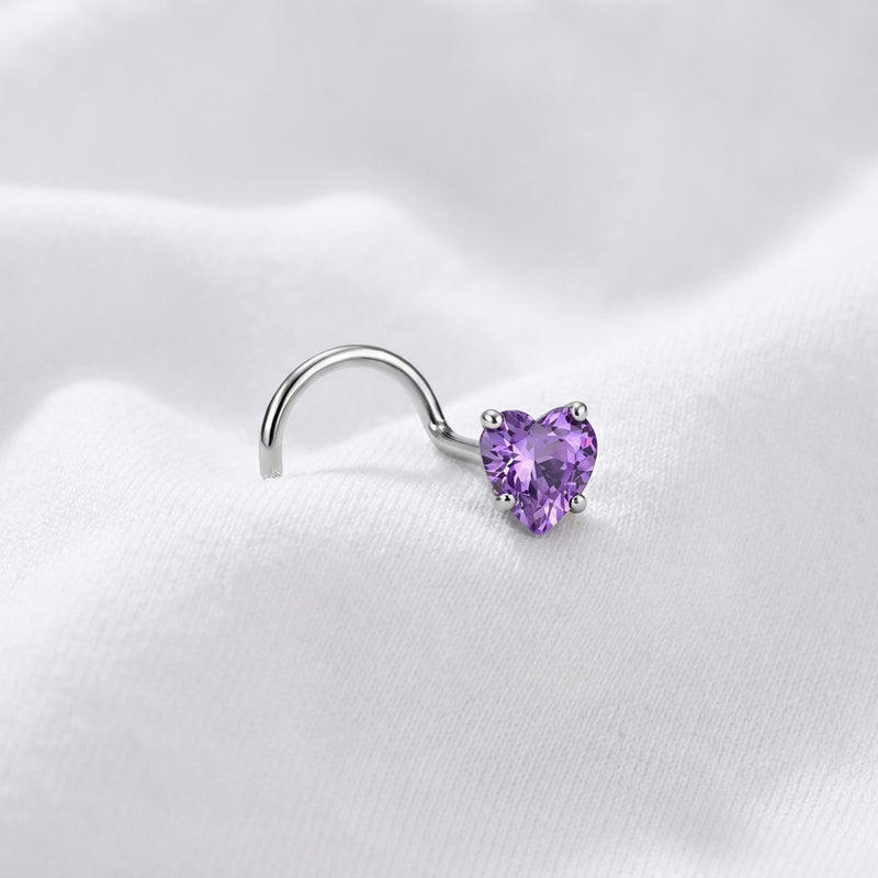 Vis nez argentee zircon coeur violet — posee sur tissu blanc