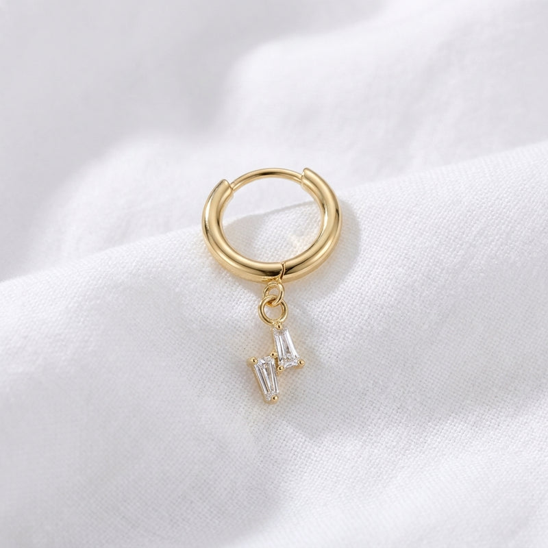 Piercing Daith anneau clicker doré, zircons bâtonnets doubles - vue 4