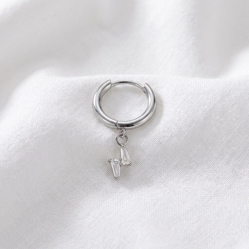 Piercing Daith anneau clicker doré, zircons bâtonnets doubles - vue 2