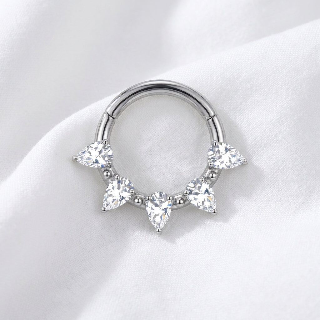 Piercing Daith Doré | Anneau Clicker 5 Zircons Poire - vue 2