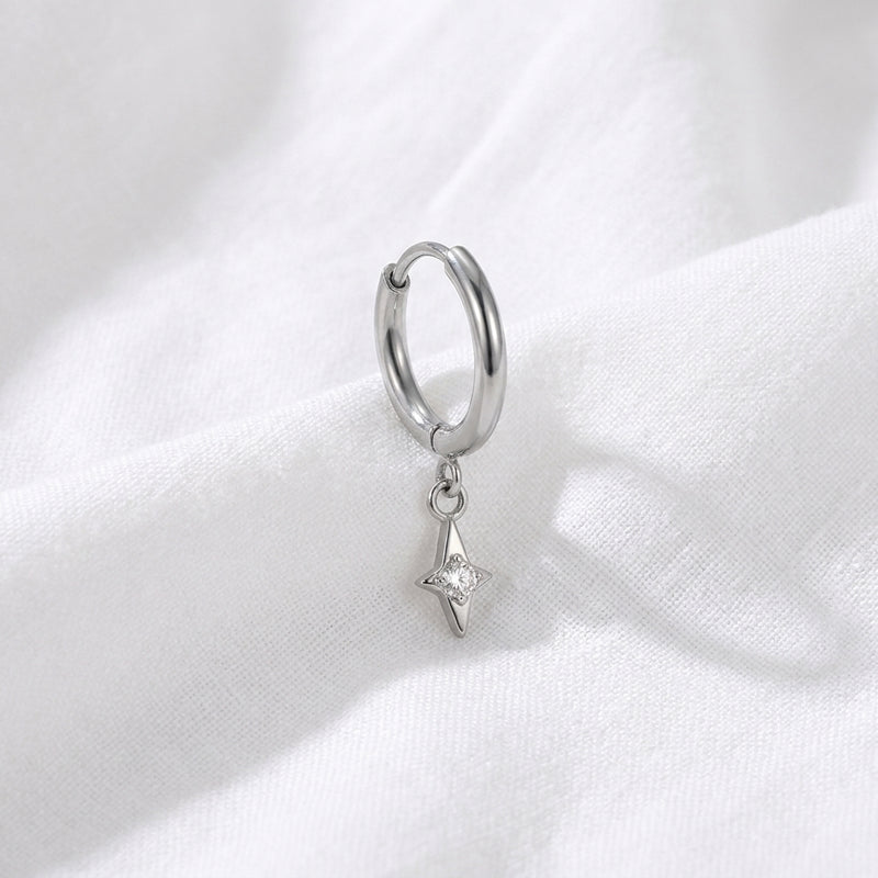 Anneau clicker doré étoile zircon pour daith, helix, lobe - vue 2