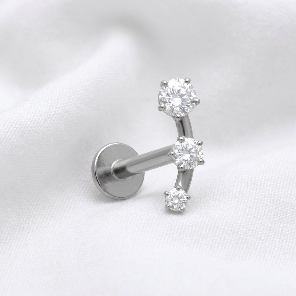 Piercing Hélix Labret Doré, 3 Zircons Brillants en Arc - vue 2