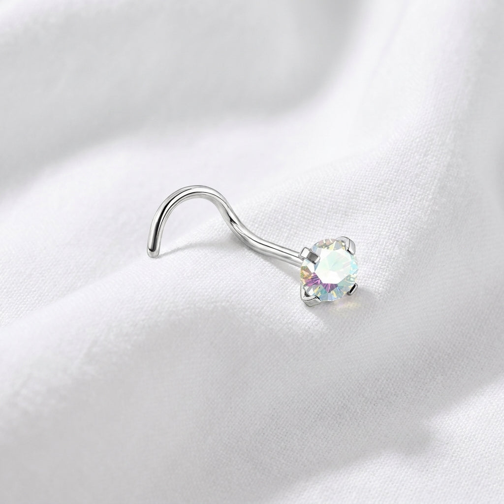 Vis nez argentee zircon solitaire opale irise AB — pose tissu blanc