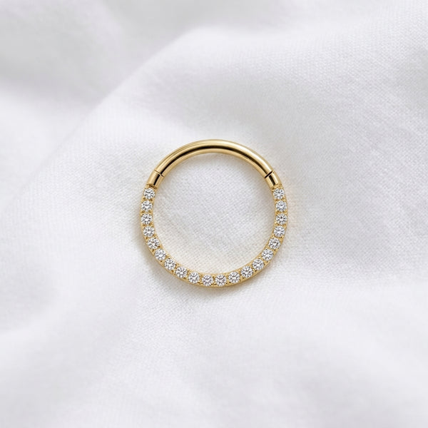 Anneau clicker dore demi-arc pave zircons blancs — pose tissu blanc