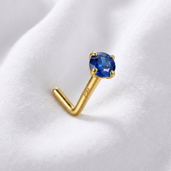 Clou en L argent S925 dore zircon bleu saphir solitaire — pose tissu blanc
