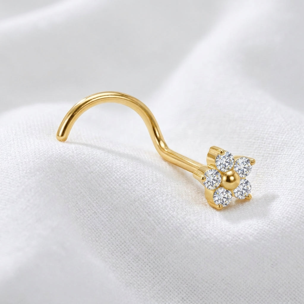 Vis nez doree fleur zircon — posee sur tissu blanc