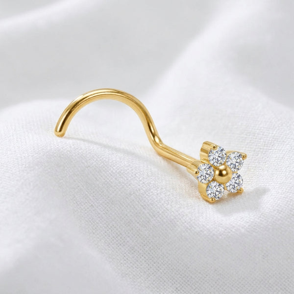 Vis nez doree fleur zircon — posee sur tissu blanc