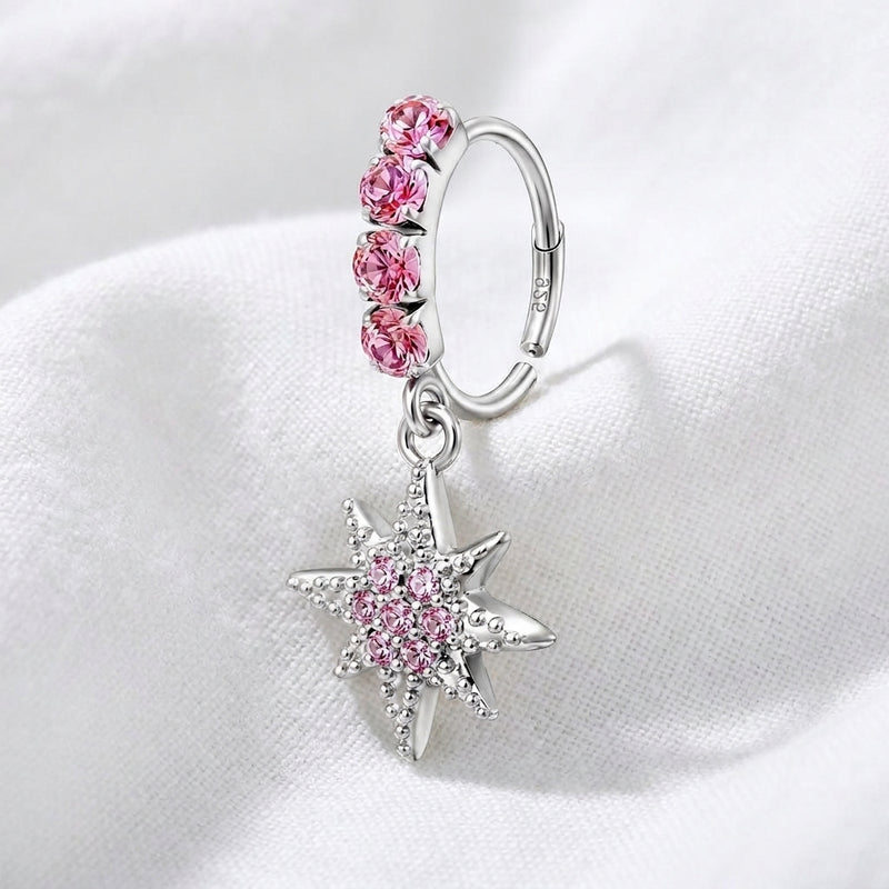 Anneau clicker argente pendentif etoile rose — pose sur tissu blanc