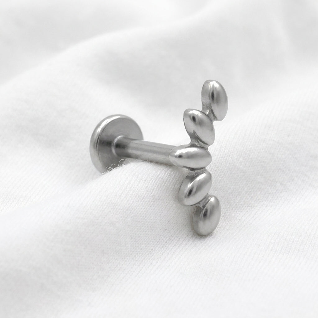 Piercing Labret Cartilage Doré Mat, Motif Griffe Chat Ovale - vue 2